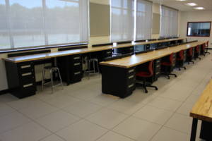 POLYTECH High School electronics lab