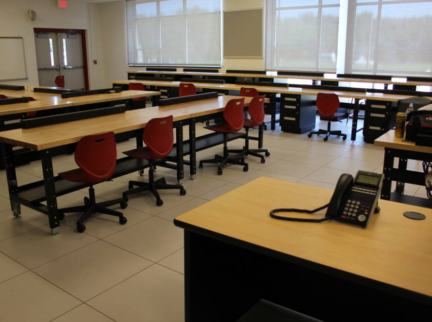 POLYTECH High School electronics lab